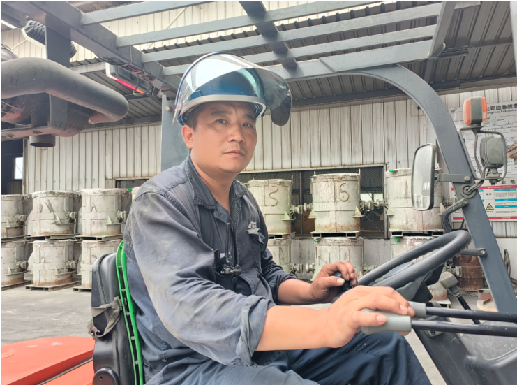 榜样力量丨炉前淬炼守初心 降废增效显担当——记五一劳动模范、武汉威斯卡特熔炼班班长任小刚1.png