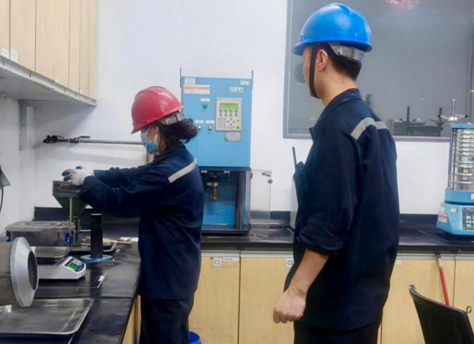 榜样力量丨扎根砂线守初心 实干笃行显担当——记五一劳动模范、武汉威斯卡特铸造砂处理班长范显3.png