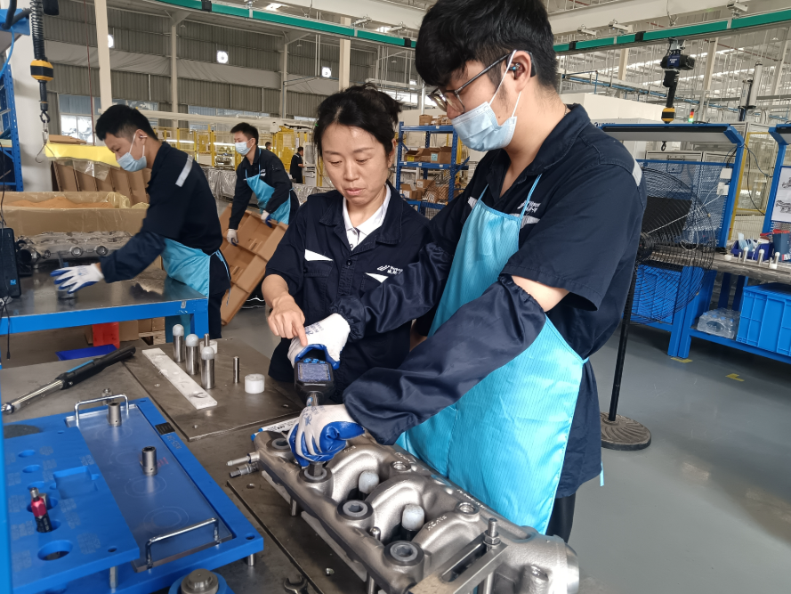 巾帼匠心守产线 实干担当践初心——记五一劳动模范、绵阳威斯卡特设备主管彭楠2.png